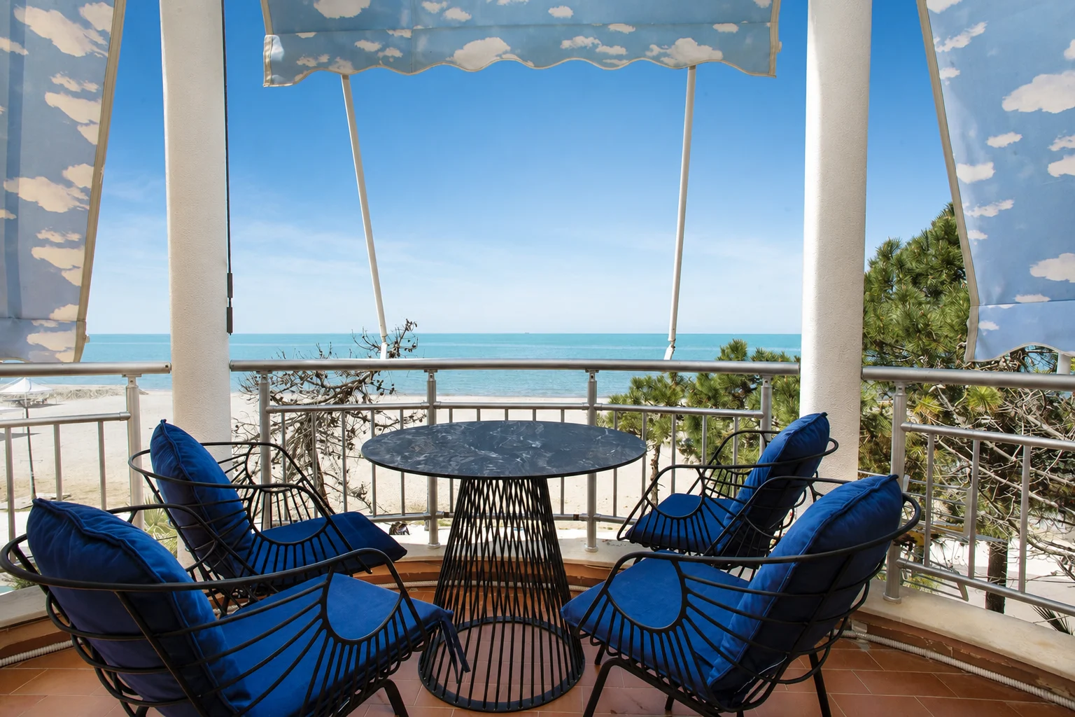 2-Bedroom Beachfront Apartment, Golem – Shkëmbi Kavajës